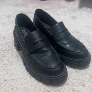 Black loafers women’s size 8